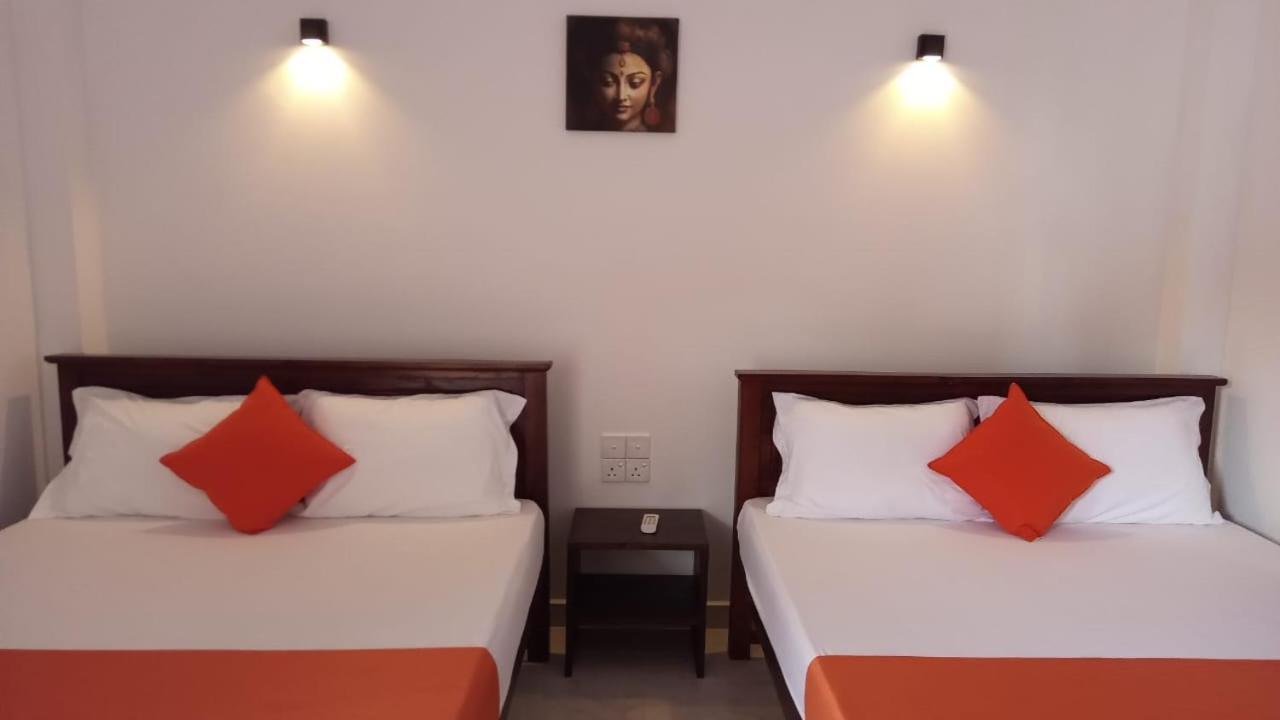 אנוראדפורה Lake Edge Resort מראה חיצוני תמונה