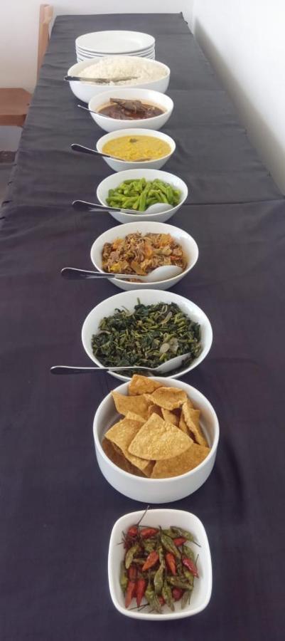 אנוראדפורה Lake Edge Resort מראה חיצוני תמונה