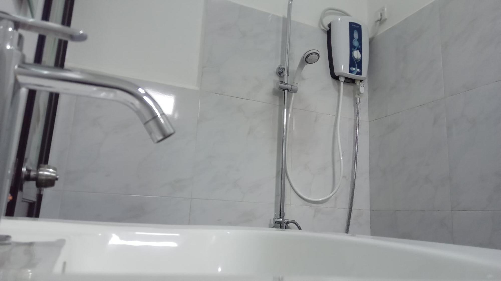 אנוראדפורה Lake Edge Resort מראה חיצוני תמונה