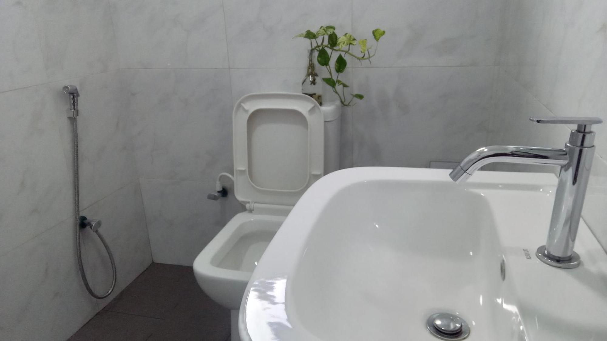 אנוראדפורה Lake Edge Resort חדר תמונה