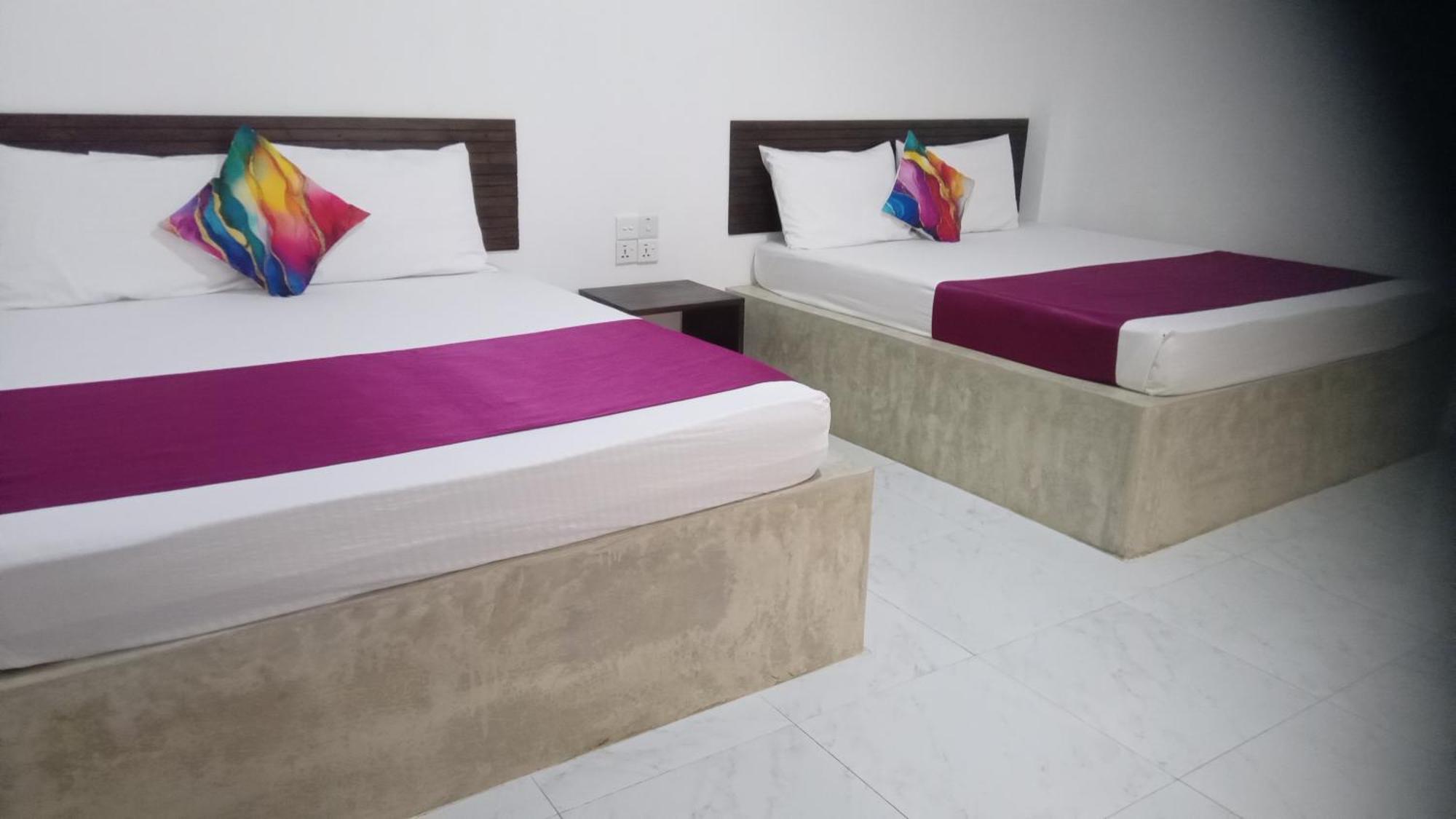 אנוראדפורה Lake Edge Resort מראה חיצוני תמונה